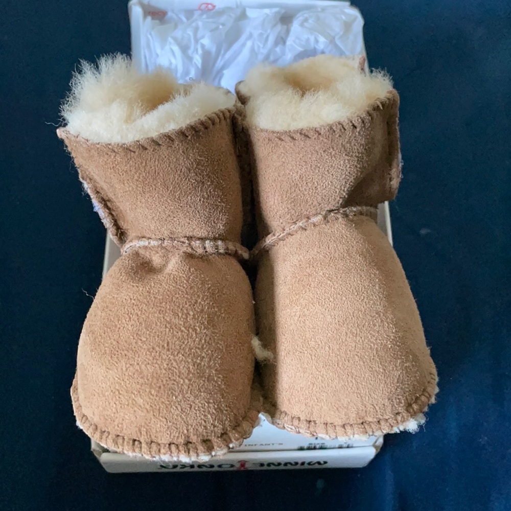 Infant Minnetonka boots size 1 new in box